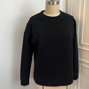 Black ribbed oversized sweatshirt.Embroidery detail. Great condition. Worn once.
